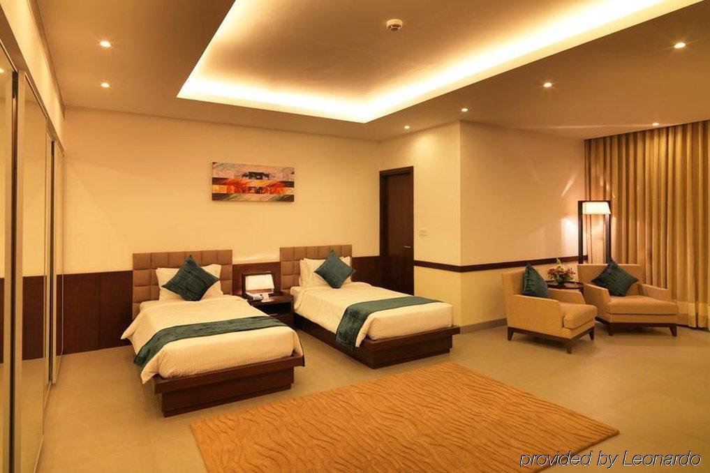 24 Tech Hotel Bangalore Esterno foto