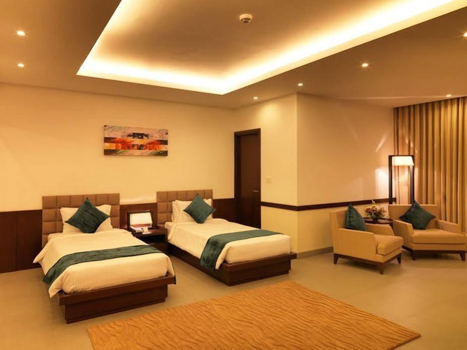 24 Tech Hotel Bangalore Esterno foto